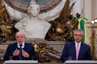 Brasil e Argentina discutem propostas para moeda comum, confirma Lula