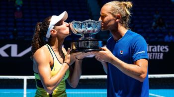 Luisa Stefani e Rafael Matos ganharam de indianos nas duplas mistas e conquistaram o primeiro Grand Slam do ano