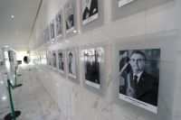 Foto de Bolsonaro é trocada para preto e branco na galeria dos presidentes do Planalto