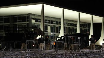 Presidente foi à sede do Supremo Tribunal Federal após as invasões ocorridas neste domingo (8)