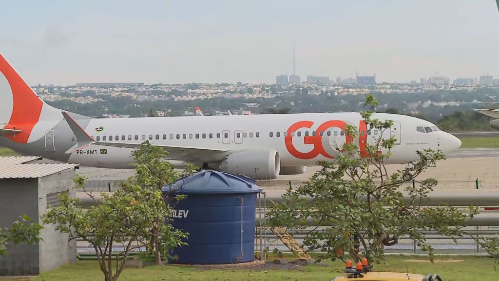 Avião com Anderson Torres pousa em Brasília