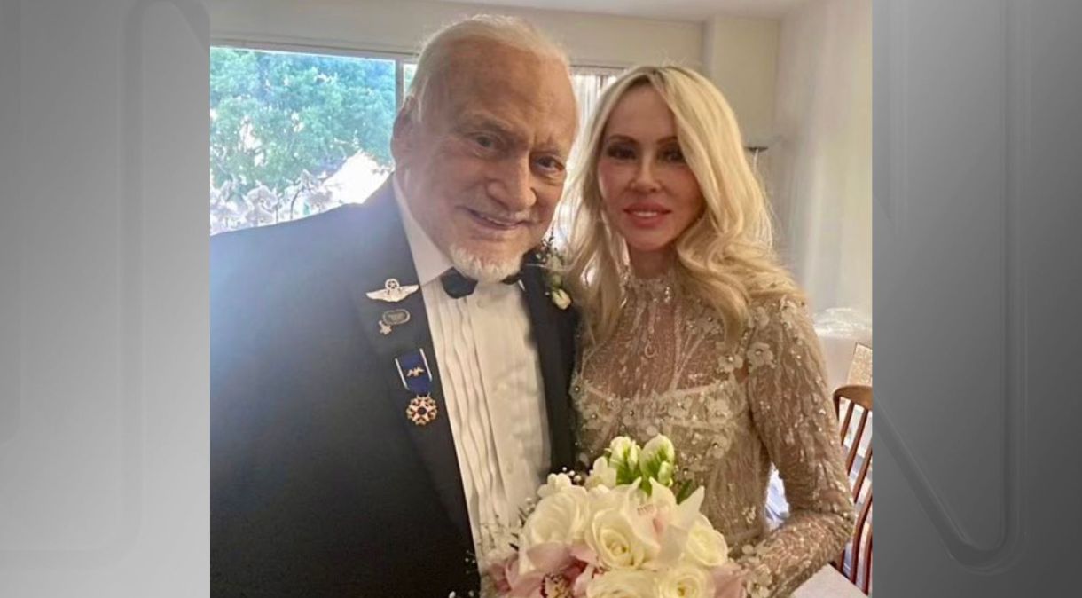 Astronauta aposentado Buzz Aldrin se casa com "amor de longa data"