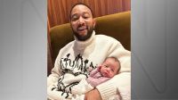 Cantor John Legend compartilha a primeira foto com a filha recém-nascida