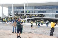 AGU pede ampliação de bloqueio de bens de participantes de ataques em Brasília