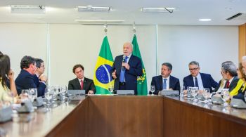 O presidente se reuniu nesta segunda-feira (11) com parlamentares para receber o decreto de intervenção federal na segurança pública do DF