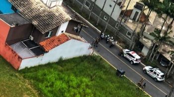 Moradores de Balneário Camboriú ficaram assustados com simulação de crime em gravação; homem de 28, não identificado, foi preso e pode receber pena de até 5 anos