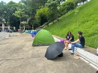 Fãs acampam em São Paulo para comprar ingressos para o show do RBD