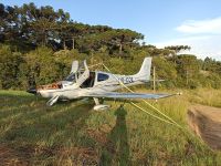 Avião monomotor cai na Serra Catarinense; veja imagens