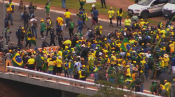 Segundo apurou a CNN, esses funcionários estavam em reunião no Planalto quando radicais iniciaram a invasão do local