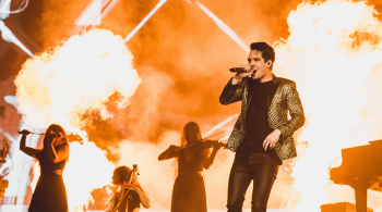 Em comunicado publicado no Instagram, Brendon Urie revelou que sua esposa está gravida: "Estou ansioso para esta próxima aventura"