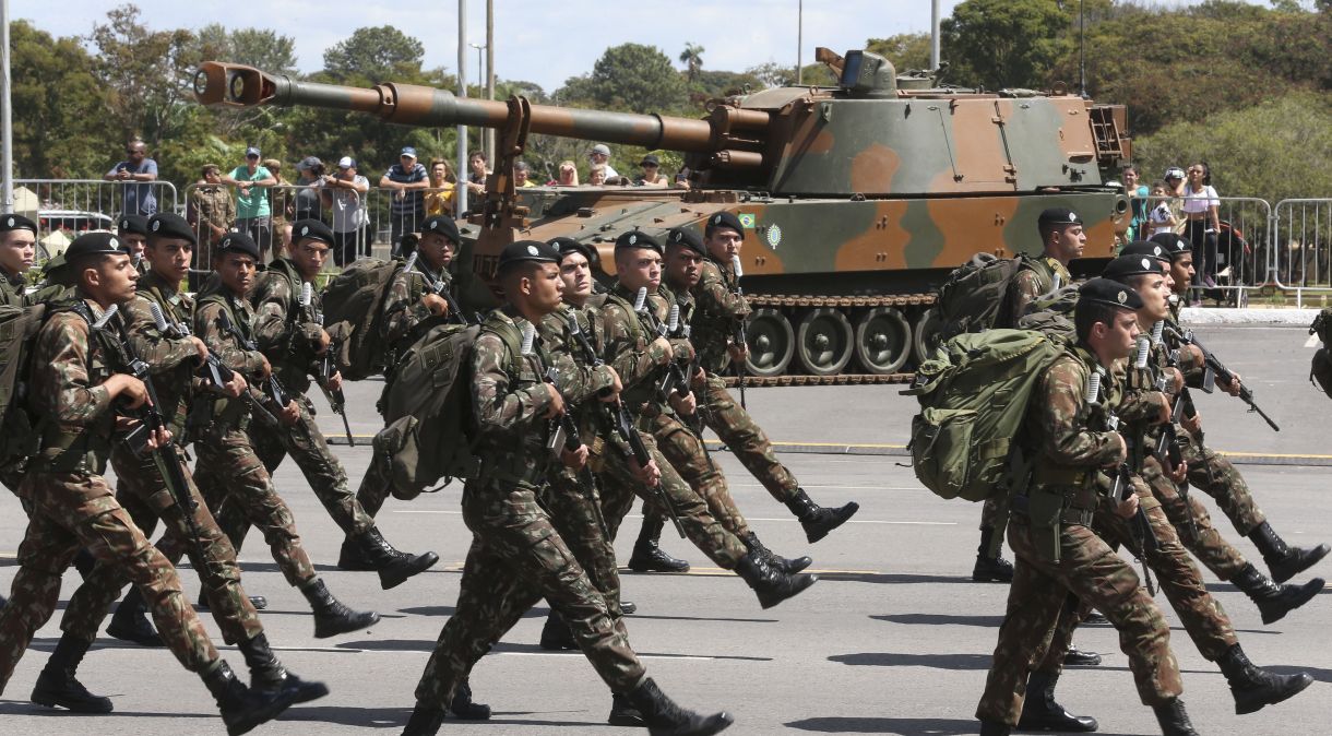 Militares do Exército durante desfile em Brasília