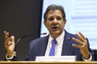 Haddad diz a agentes do mercado que não pretende interferir em trocas no BC