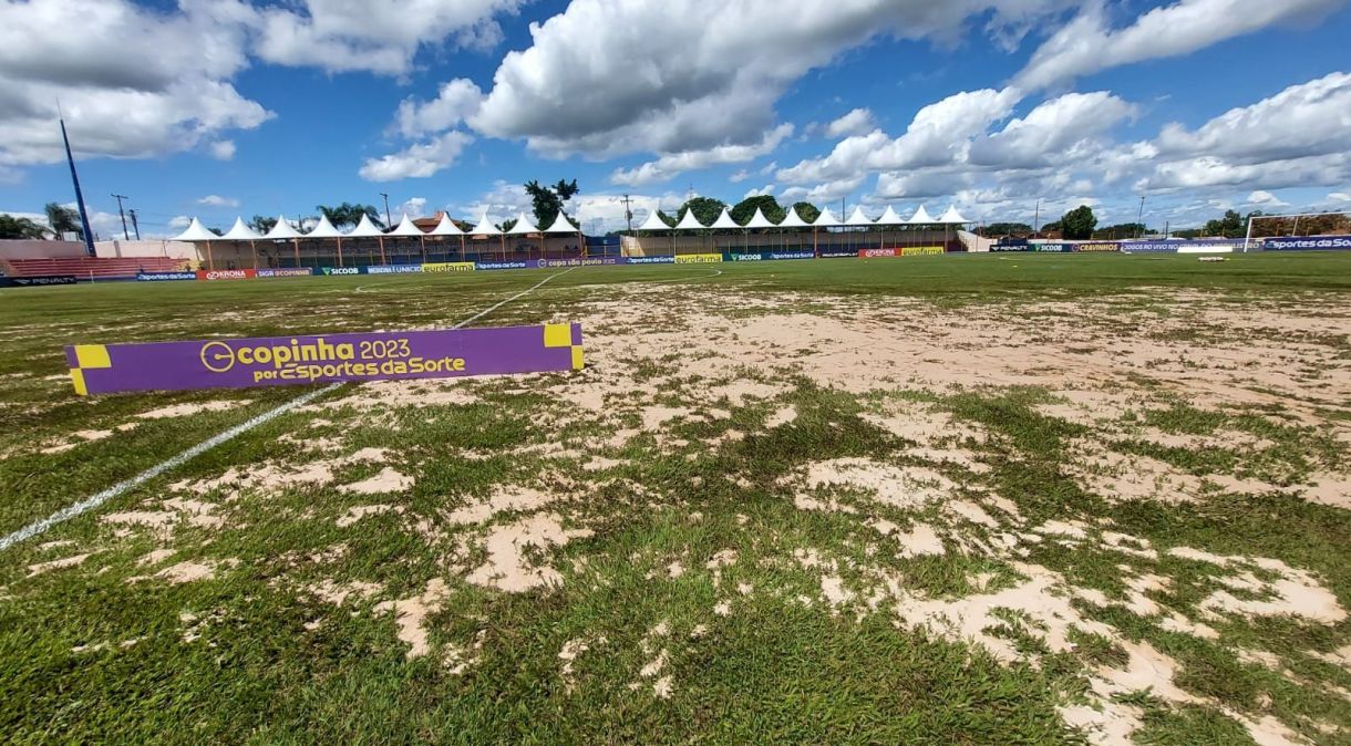 Cruzeiro utilizou redes sociais para mostrar o estado do gramado em Cravinhos (SP), onde o time jogou pela Copinha