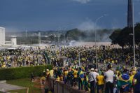 Lula se reúne com Rosa Weber e governadores um dia após ataques em Brasília