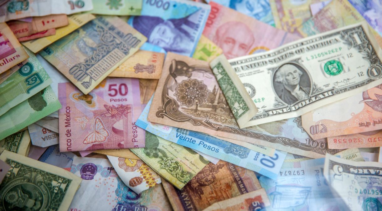 Dólar passa por onda de desvalorização frente a diversas divisas do mundo