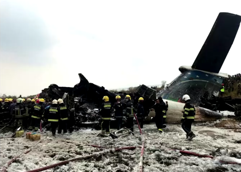 Em 2018, um avião de Bangladesh operado pela US-Bangla Airlines caiu e matou 51 dos 71 passageiros. Nepal teve quase 350 mortos em acidentes aéreos desde 2000.