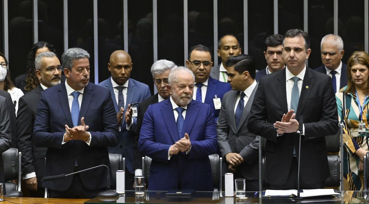 O presidente Lula ao lado de Arthur Lira e Rodrigo Pacheco, no dia da posse