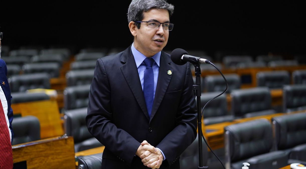 O líder do governo no Congresso, senador Randolfe Rodrigues (Rede-AP)