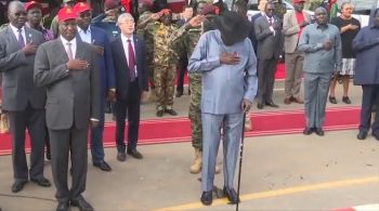 Imagens de dezembro mostraram uma mancha escura espalhada pela calça cinza do presidente de 71 anos, enquanto ele acompanhava o hino nacional em um evento de inauguração de uma estrada