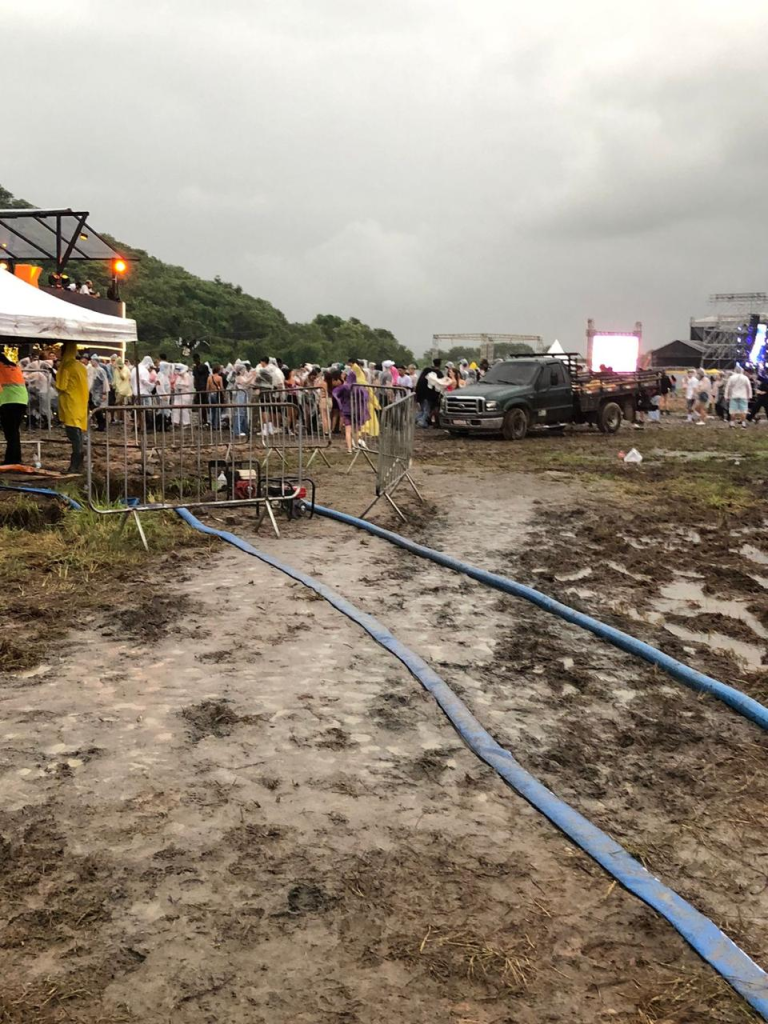 Após lama, cobras e cancelamento, organização do Rep Festival pode ser multada em R$ 12 milhões