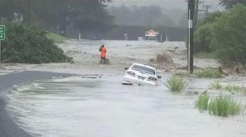 O ciclone Gabrielle atingiu a Ilha Norte, na Nova Zelândia, com ventos e chuva, derrubando a energia de dezenas de milhares de casas