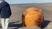 Esfera de metal misteriosa aparece em praia no Japão e intriga autoridades