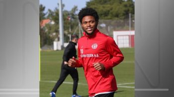 Atleta estava no Antalyaspor, da Turquia, e fechou em definitivo com o clube gaúcho