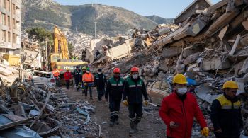 Socorristas encontram sobreviventes mais de uma semana após terremoto