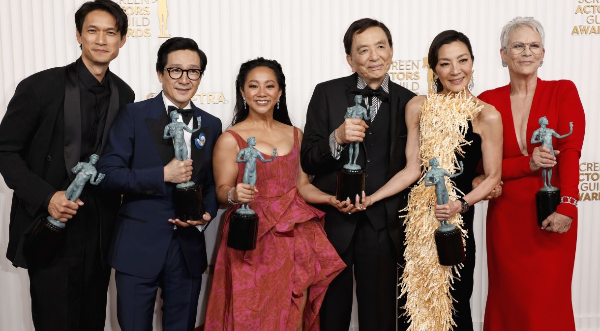 Elenco de "Tudo em Todo Lugar ao Mesmo Tempo" no SAG Awards 2023