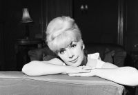 Morre Stella Stevens, atriz que teve mais de 200 papéis ao longo da carreira