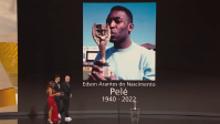 Pelé é homenageado pela Fifa durante premiação do The Best