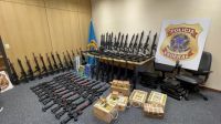 Com 80 armas confiscadas, Polícia Federal faz maior apreensão da história do Rio