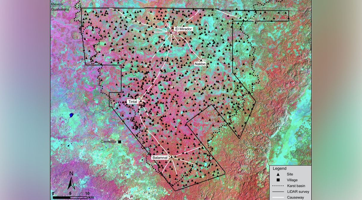 Dentro da Bacia Karst Mirador-Calakmul, no norte da Guatemala, 964 assentamentos recentemente descobertos foram encontrados com uma teia de aranha de calçadas ligando-os