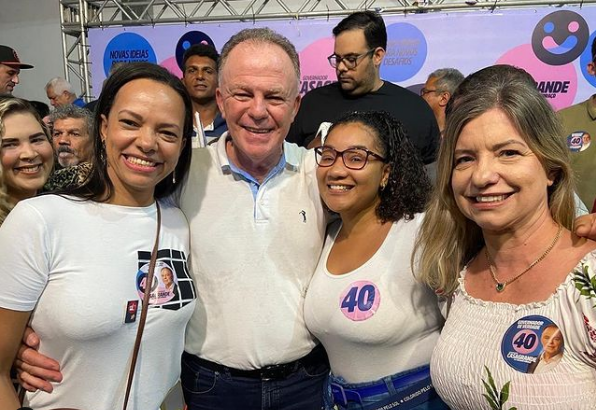 Rosana Foerste (última à direita) em evento de campanha de Renato Casagrande