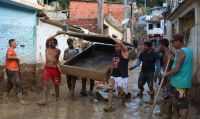 Moradias em Bertioga poderão abrigar famílias vindas de São Sebastião, diz Alckmin