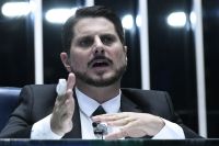 Áudios de entrevista mostram que Do Val relatou ordem de Bolsonaro em reunião; ouça