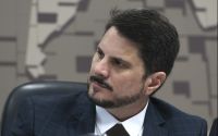 Grupo atuou para senador mudar versão e inocentar Bolsonaro sobre grampear Moraes, diz PF