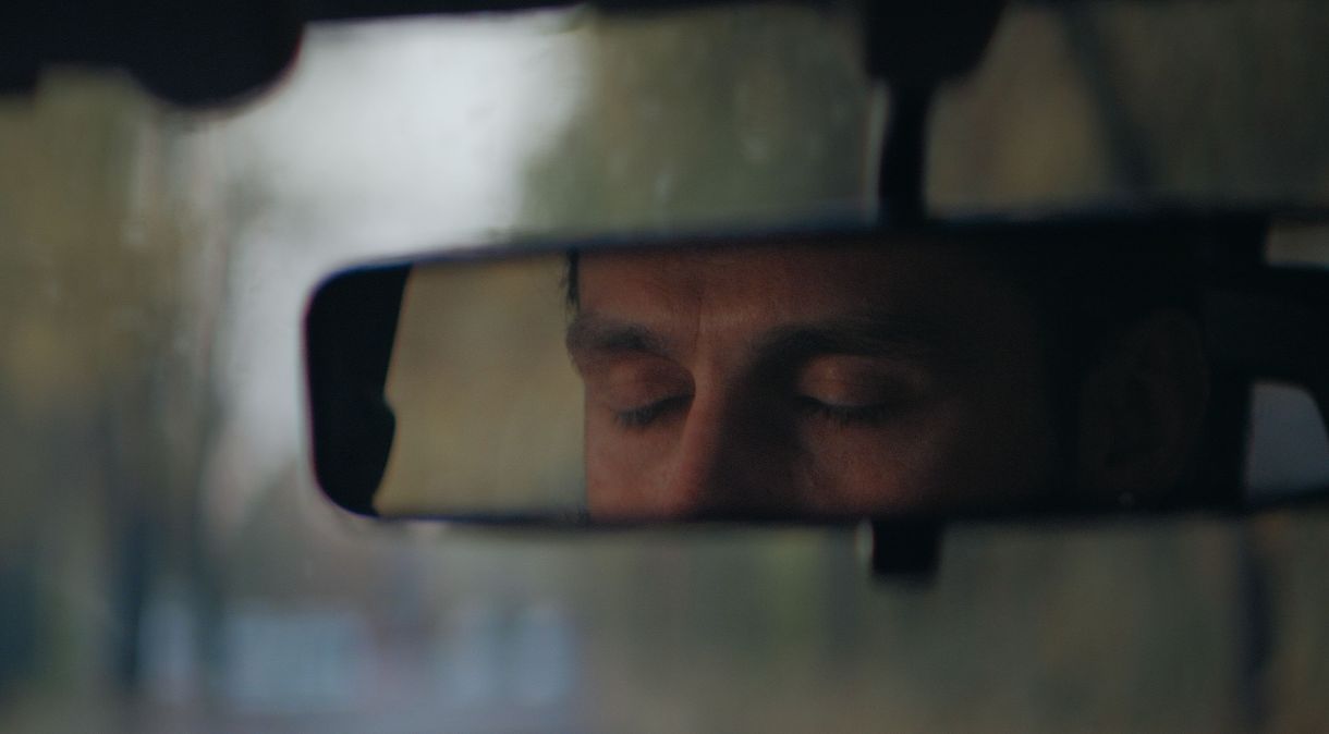 Pessoa com narcolepsia pode adormecer involuntariamente dirigindo, de acordo com a Associação Brasileira do Sono (ABS)