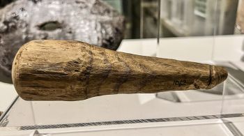 Artefato de madeira foi desenterrado em 1992 em uma vala no Forte Romano de Vindolanda, perto da Muralha de Adriano, que outrora marcava a fronteira Noroeste do Império Romano, no Norte da Inglaterra