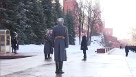 Putin homenageia soldados mortos no Dia do Defensor da Pátria