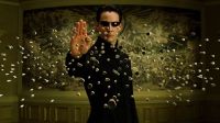 Keanu Reeves se emociona ao falar do impacto de "Matrix" após 25 anos