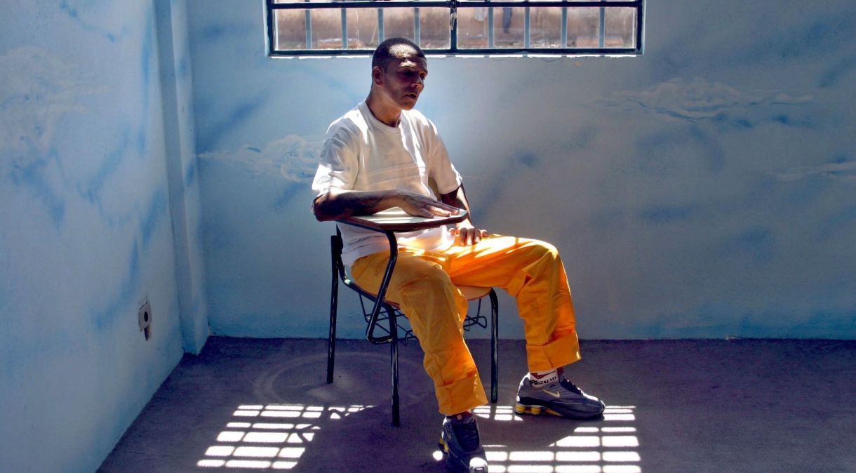 Retrato do detendo Pedrinho Matador na penitenciaria 2 de Franco da Rocha, na Grande São Paulo