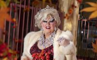 Drag queen mais velha do mundo, Darcelle XV, morre aos 92 anos