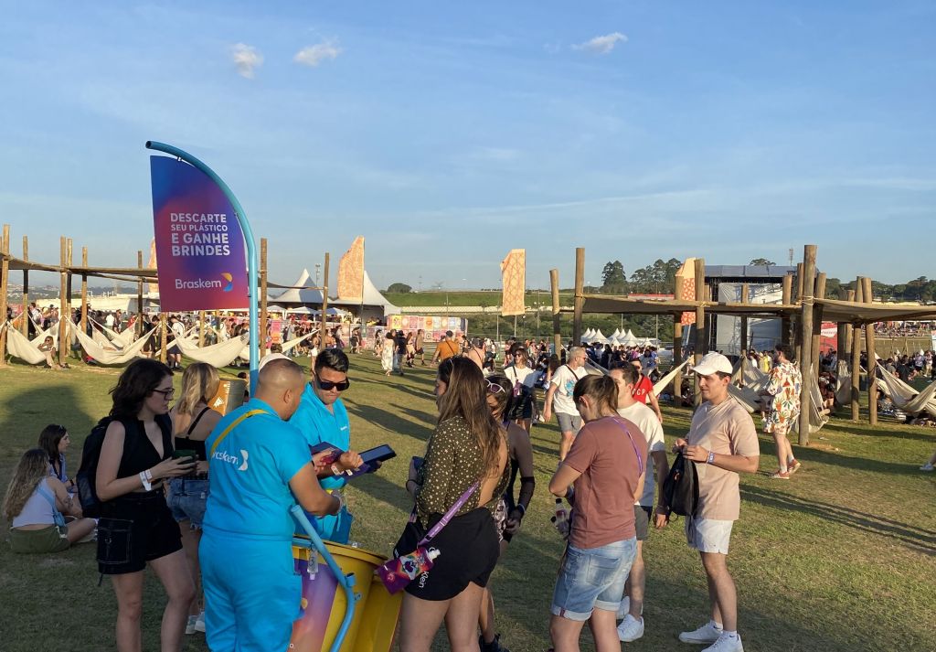 Lolla 2023: festival tem ações de sustentabilidade com foco no descarte de plástico