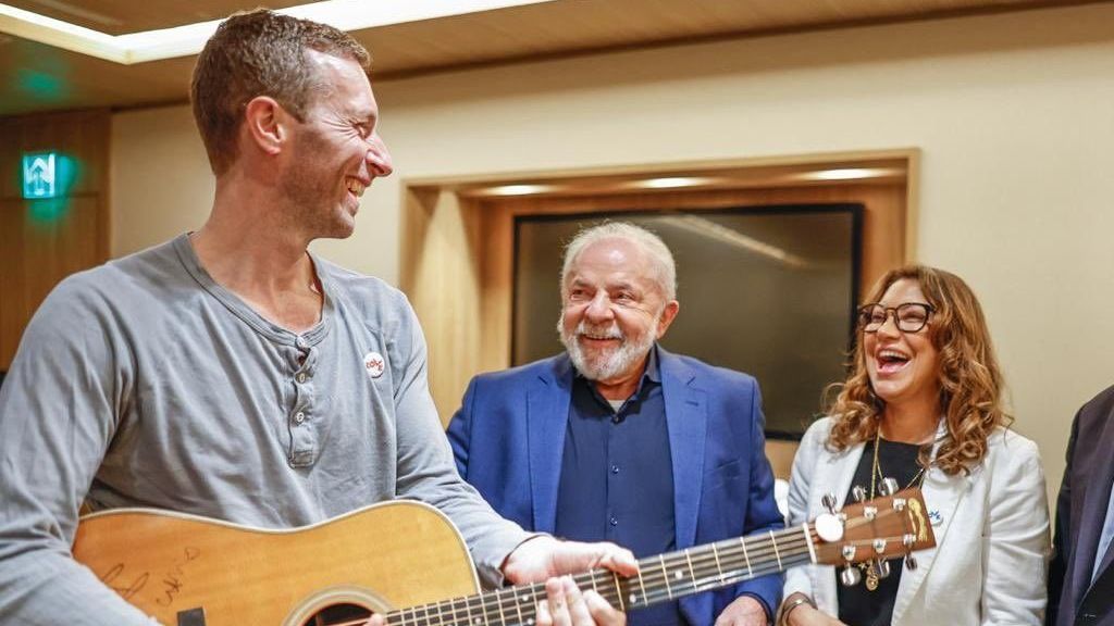 Lula e Janja encontram Chris Martin, vocalista do Coldplay