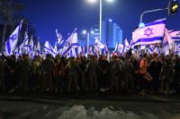 Caos atinge governo de Israel em meio a protestos em massa contra reforma judicial