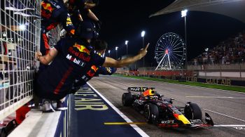 Holandês comanda dobradinha da Red Bull, que teve Sergio Pérez em segundo