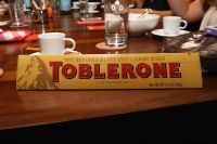 Toblerone não pode mais ser chamado de chocolate suíço nem usar pico icônico no rótulo