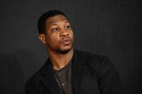 Jonathan Majors não interpretará mais Dennis Rodman em filme