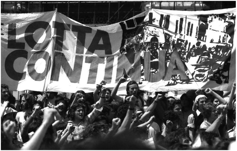 Manifestação da organização paramilitar de esquerda Lotta Continua, nos "anos de chumbo" da Itália – período de turbulência sociopolítica que durou do final dos anos 1960 ao fim da década de 1980.